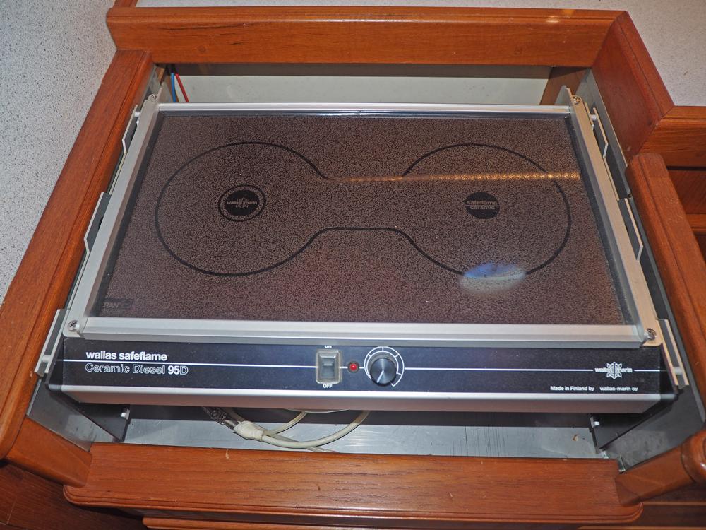 Saloon, Accommodation